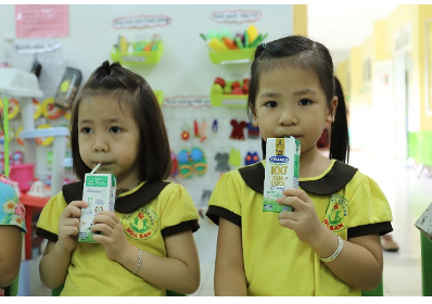 Sữa[-]học[-]đường[-]giảm[-]bớt[-]gánh[-]lo[-]cho[-]phụ[-]huynh[-]giữa[-]mùa[-]dịch